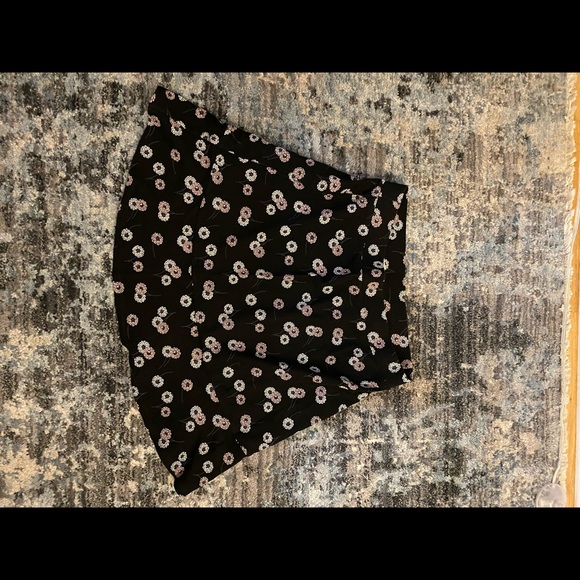 Loft Daisy Flippy Skirt - Picture 2 of 3